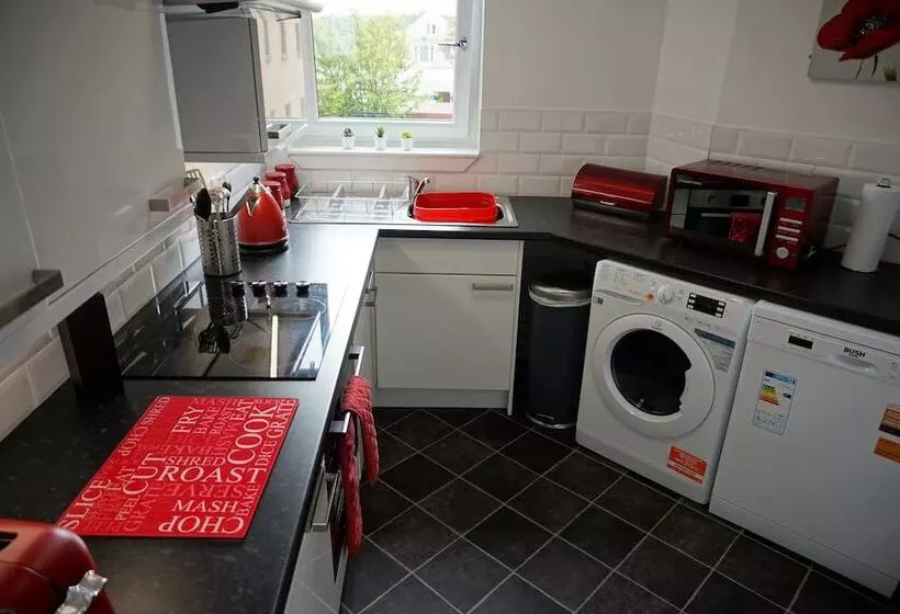 Large Apartment Gla Airport