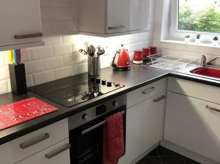 Large Apartment Gla Airport