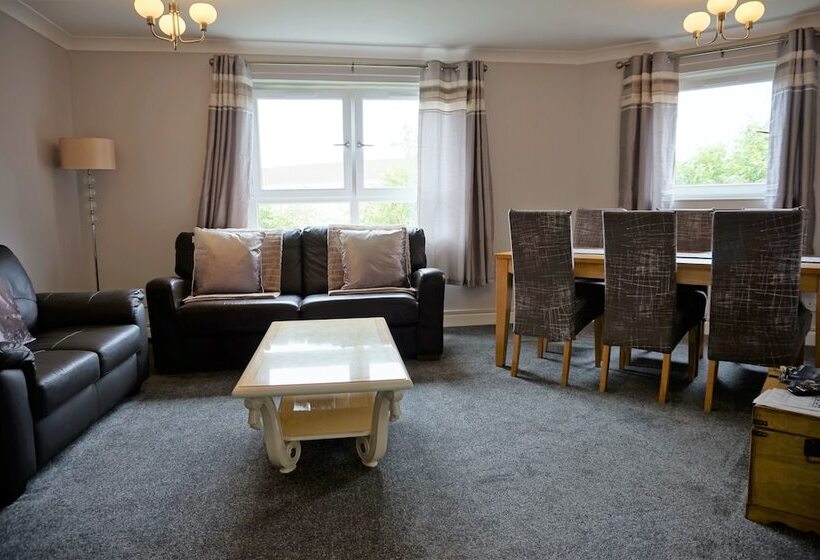 Large Apartment Gla Airport