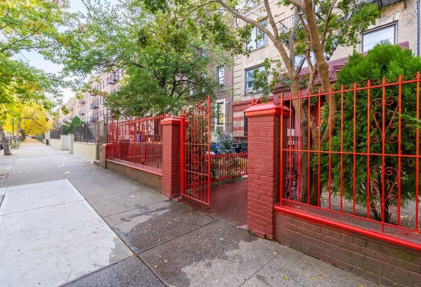 بنسيون Furnished Eastern Parkway Guest House