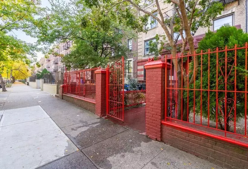 پانسیون Furnished Eastern Parkway Guest House