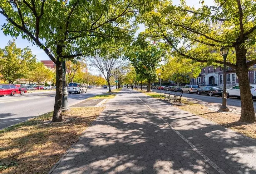 پانسیون Furnished Eastern Parkway Guest House