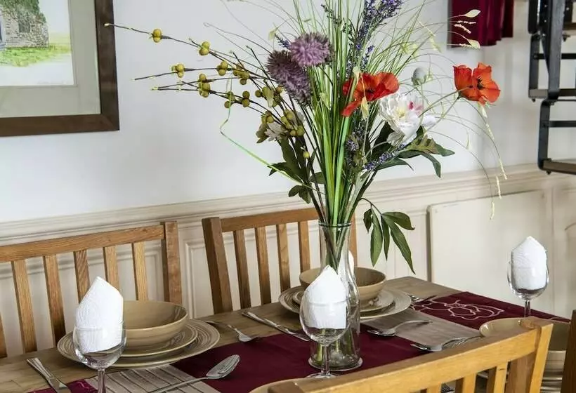 Stunning Coastal Country Cottage 2 Beds Sleeps 5