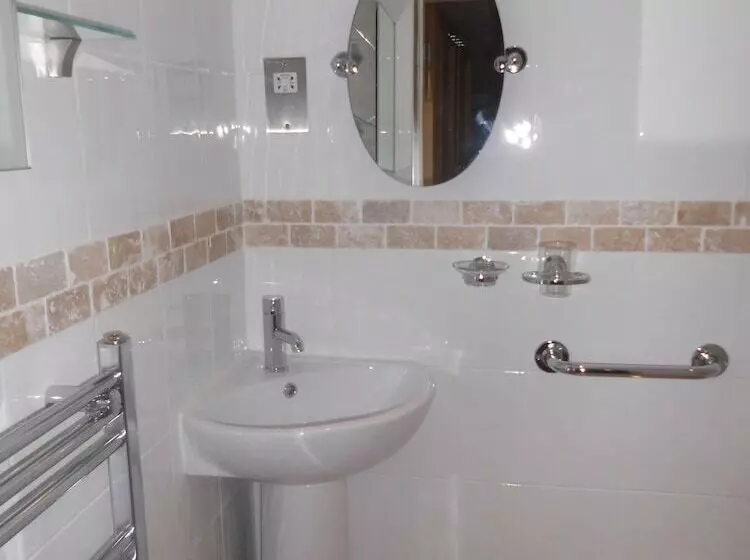 Stunning Coastal Country Cottage 2 Beds Sleeps 5