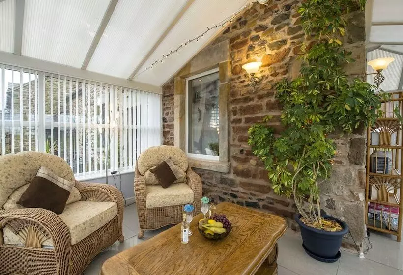 Stunning Coastal Country Cottage 2 Beds Sleeps 5