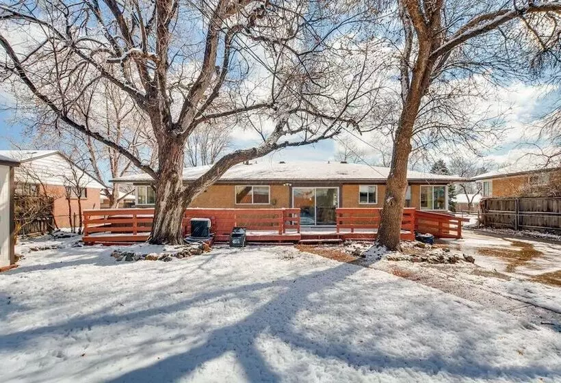 The Meadowlark Manor Spacious Backyard & Hot Tub