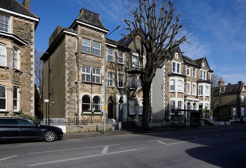 2 Bedrooms Close To The Beach With Garden And Own Entrance !