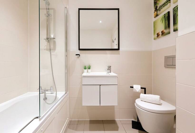 2 Bedrooms Close To The Beach With Garden And Own Entrance !