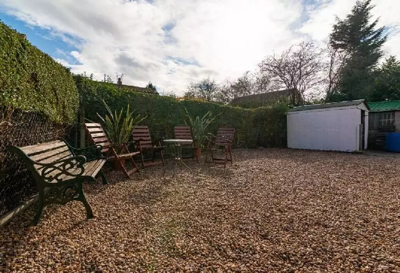 Beautiful 6 Bedrooms Holiday Home Near Manchester