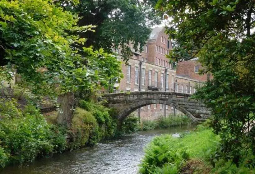 Beautiful 6 Bedrooms Holiday Home Near Manchester