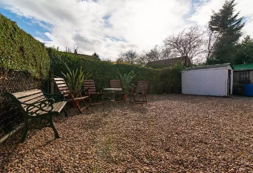 Beautiful 6 Bedrooms Holiday Home Near Manchester