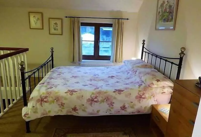 Court Farm Holiday Cottages