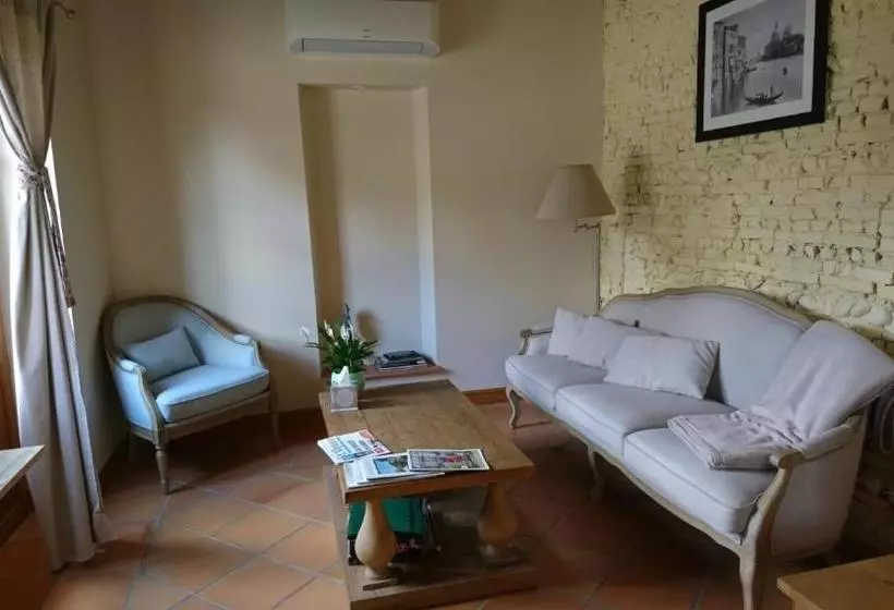 Majatalo Le Clos Du Cèdre