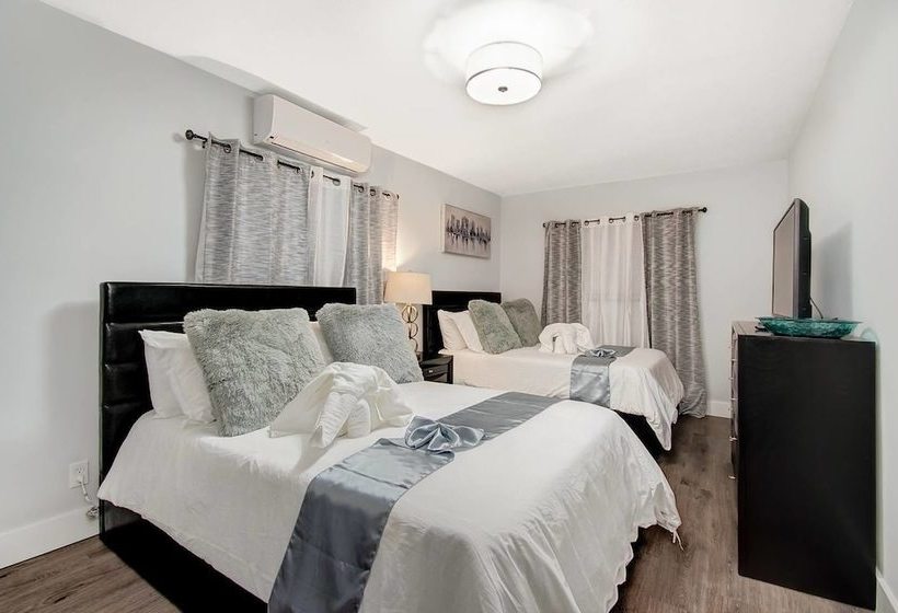 Comfortable Luxurious Home With Hot Tub, Near The Beach