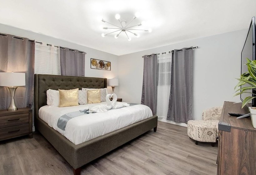 Comfortable Luxurious Home With Hot Tub, Near The Beach