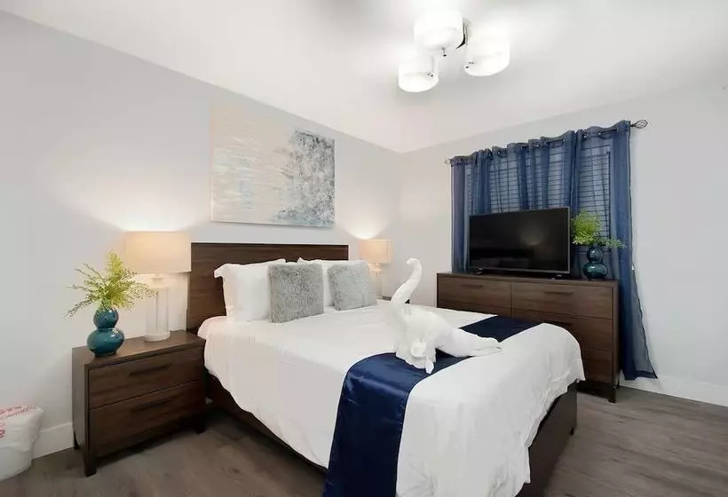 Comfortable Luxurious Home With Hot Tub, Near The Beach