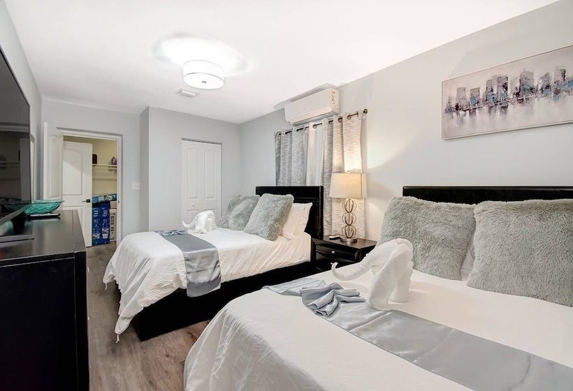 Comfortable Luxurious Home With Hot Tub, Near The Beach