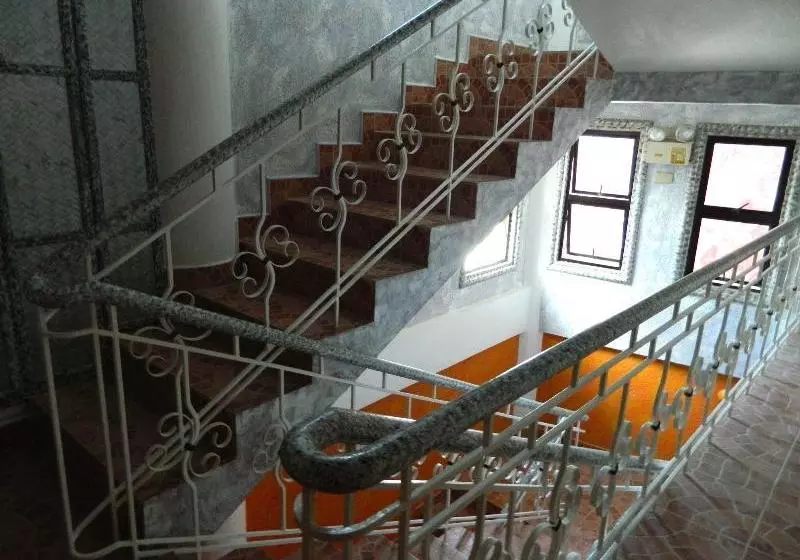 Hotelli Amigos Beach Resort