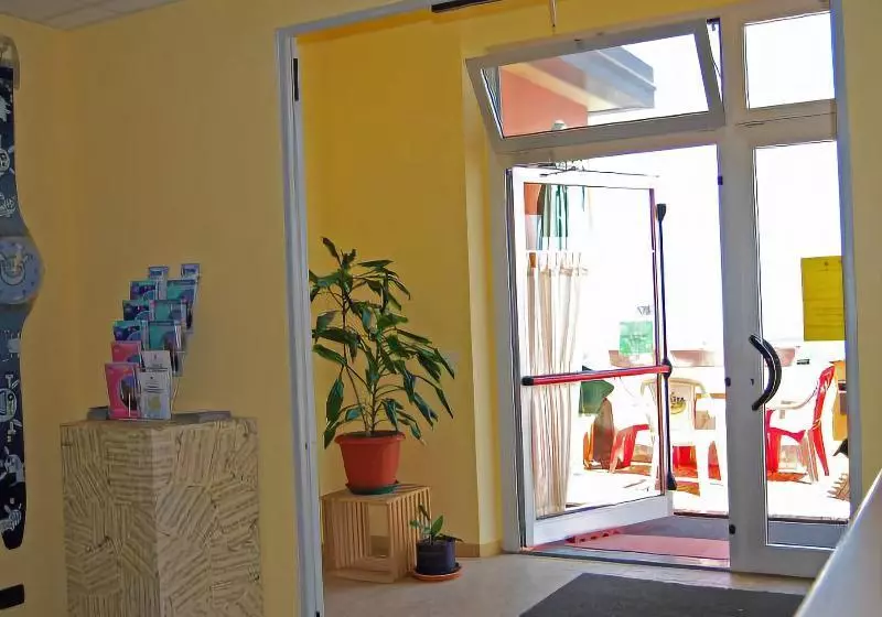 هتل Ostello Il Chiostro