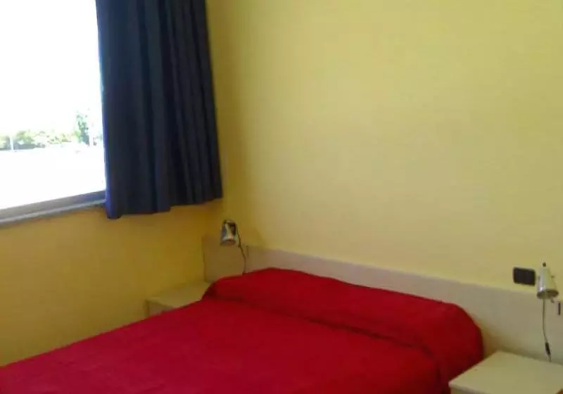 هتل Ostello Il Chiostro