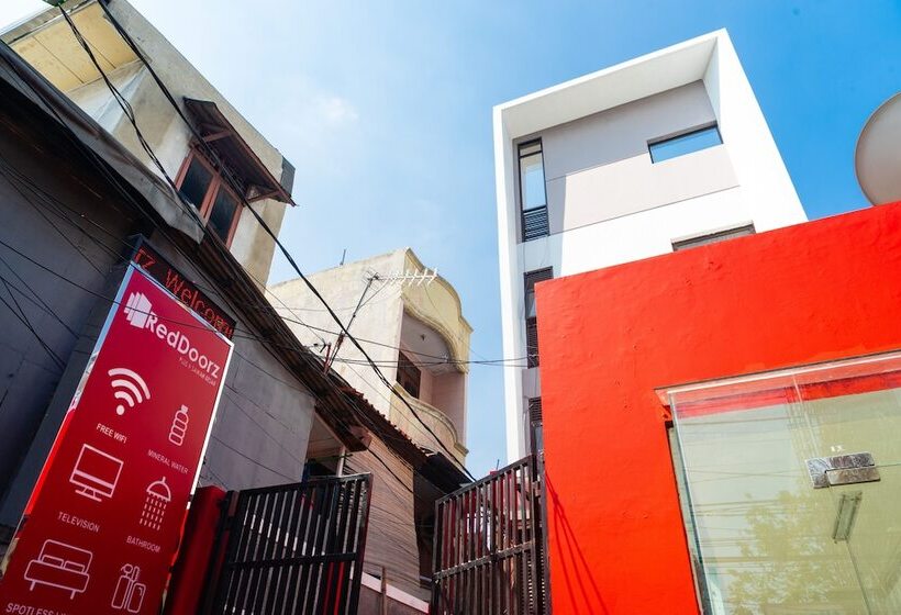 פנסיון Reddoorz Plus @ Sawah Besar