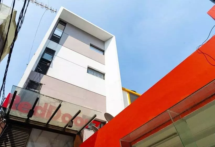 ペンション Reddoorz Plus @ Sawah Besar