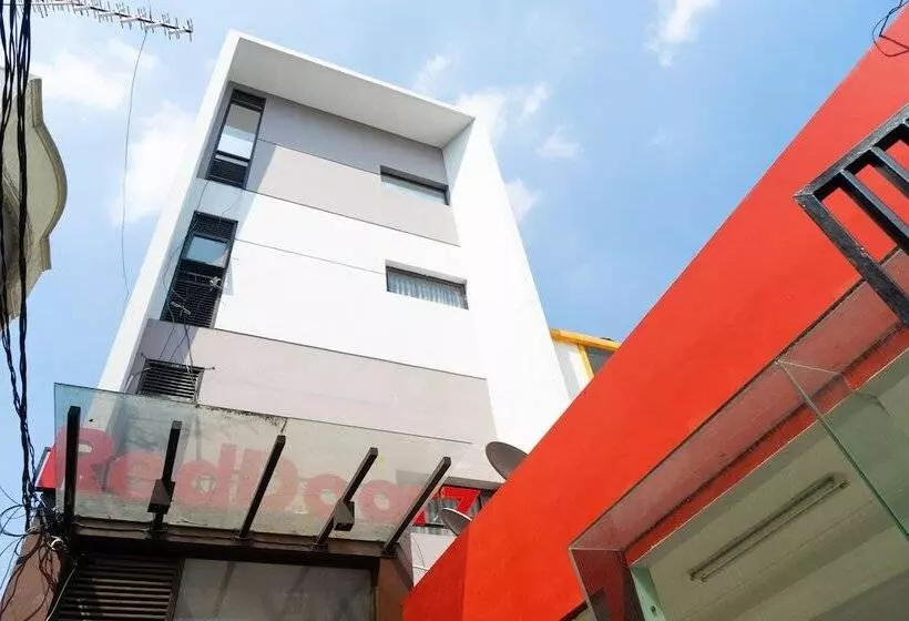 ペンション Reddoorz Plus @ Sawah Besar