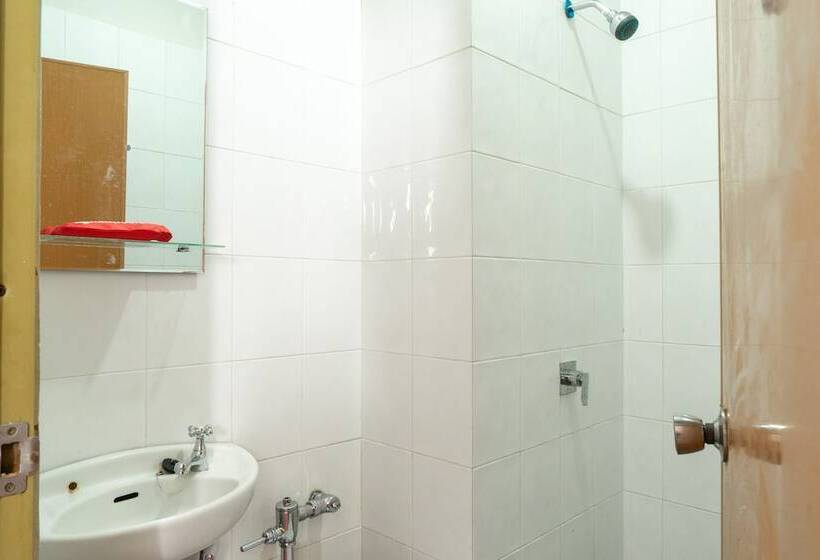 פנסיון Reddoorz Plus @ Sawah Besar