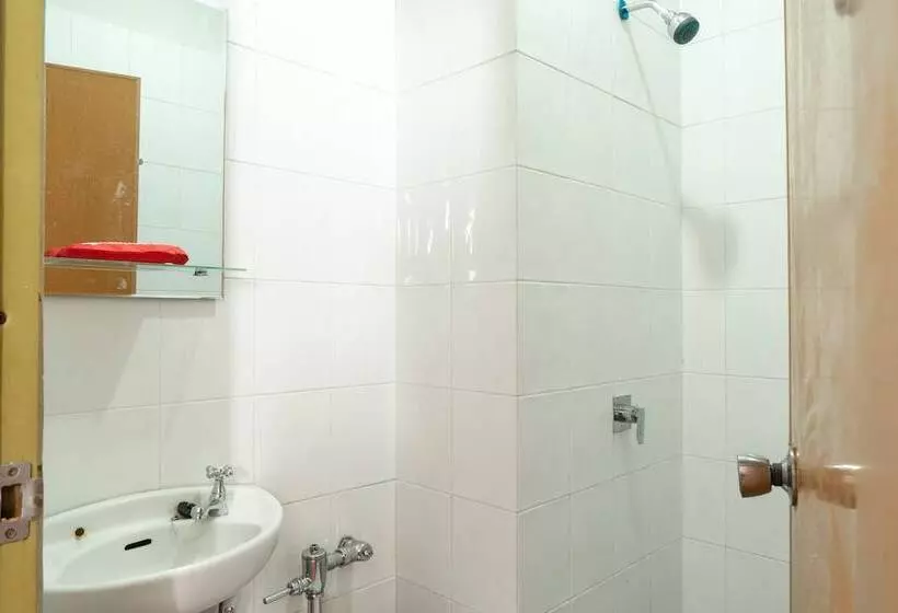 ペンション Reddoorz Plus @ Sawah Besar