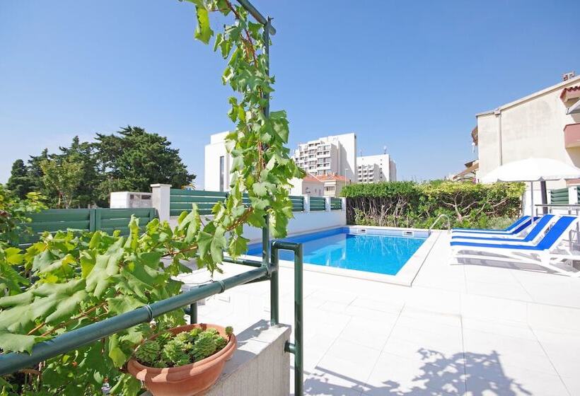 Apartments Slobodanka