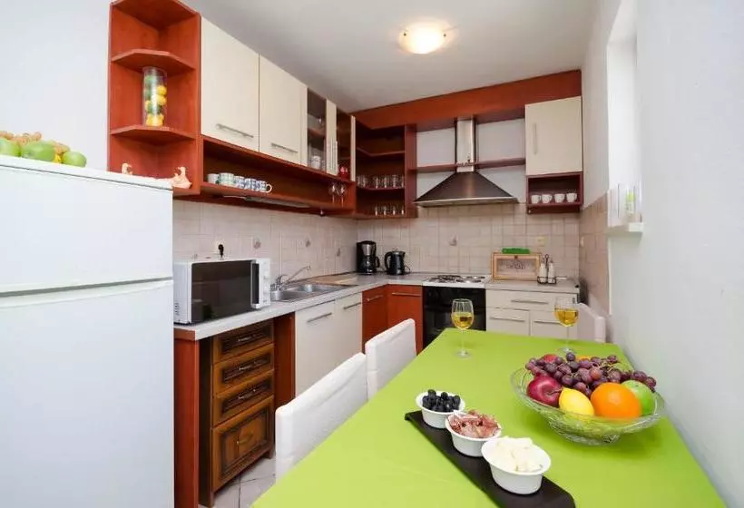 Apartments Snjezana