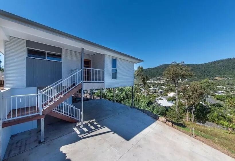 Great Escape   Cannonvale