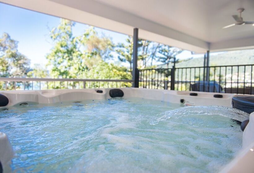 Great Escape Cannonvale