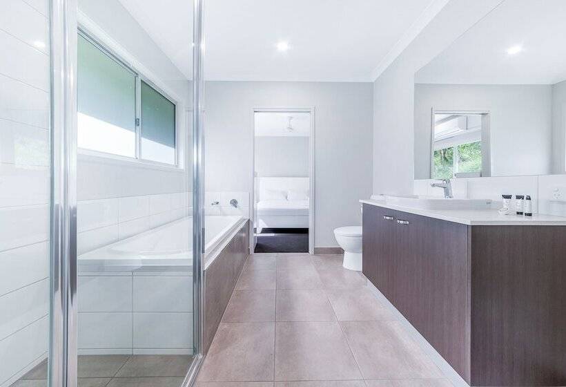 Great Escape Cannonvale