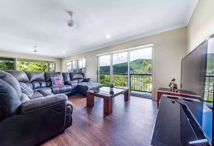 Great Escape   Cannonvale