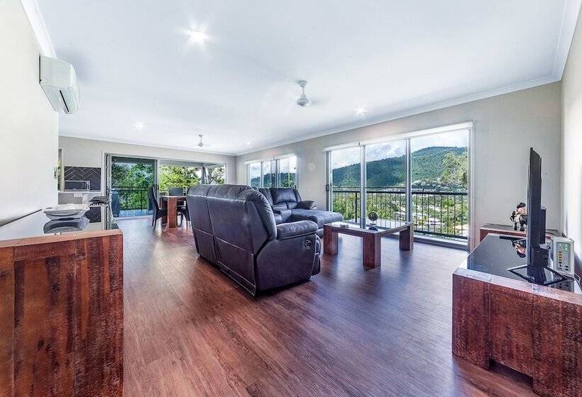 Great Escape Cannonvale