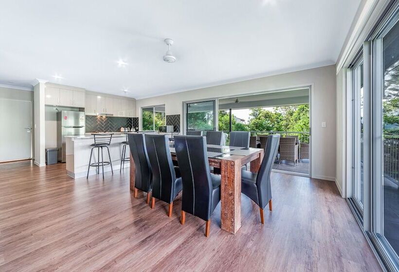 Great Escape Cannonvale