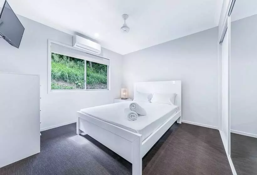 Great Escape   Cannonvale