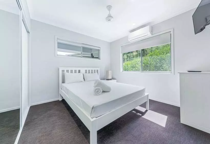 Great Escape   Cannonvale