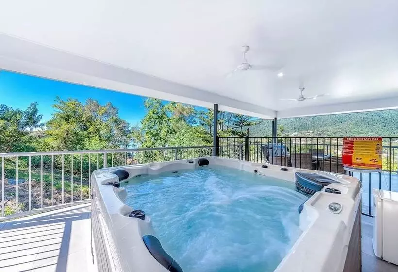 Great Escape   Cannonvale
