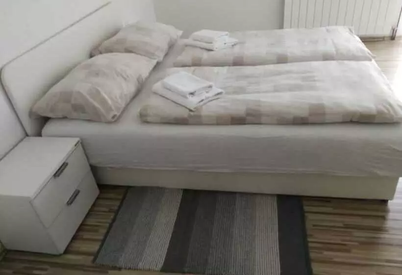ペンション Guesthouse Blazenka Hodak
