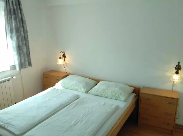 ペンション Guesthouse Blazenka Hodak