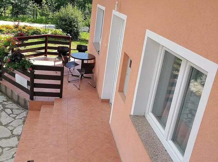 ペンション Guesthouse Blazenka Hodak