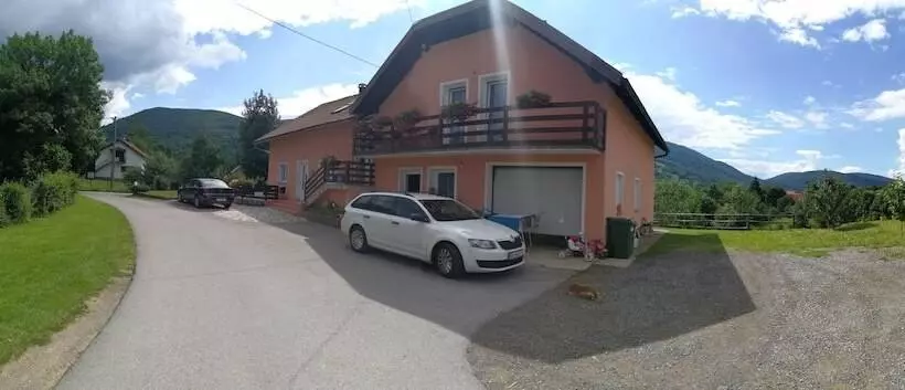ペンション Guesthouse Blazenka Hodak