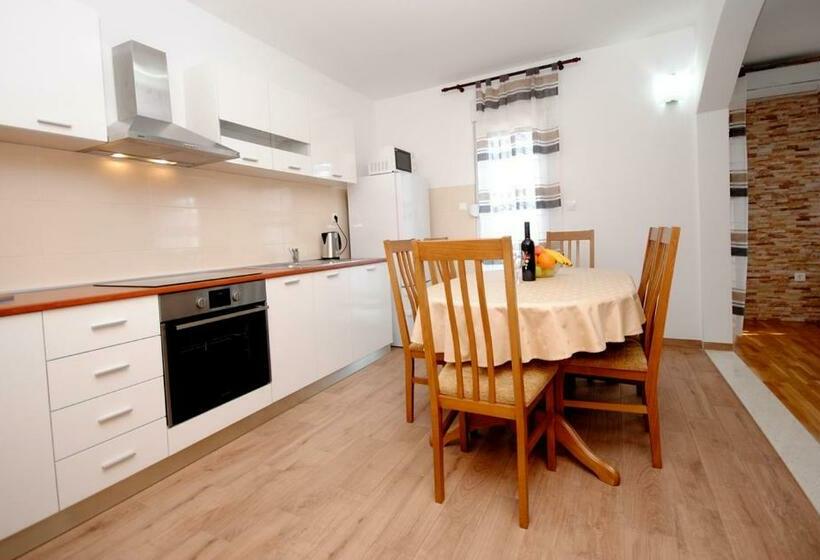 Spacious Apartment Antea