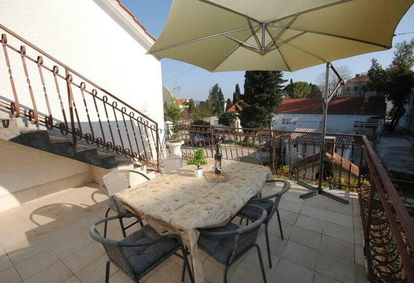 Spacious Apartment Antea