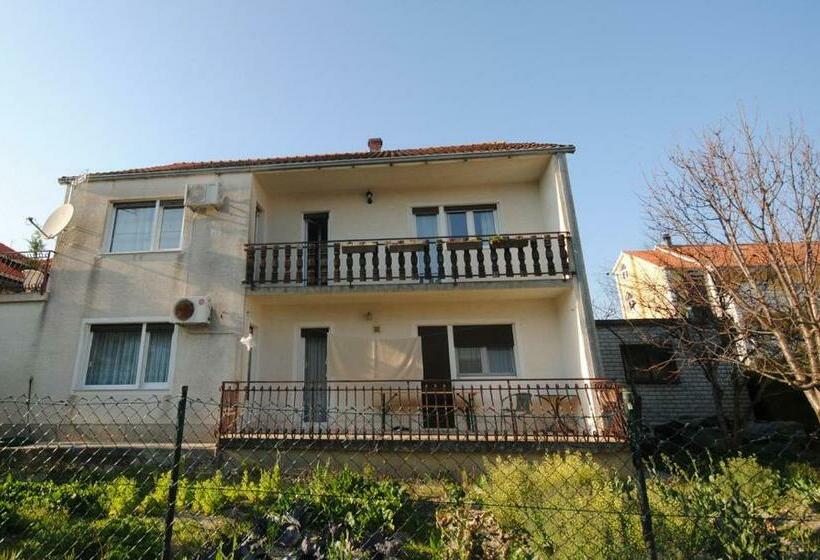 Spacious Apartment Antea