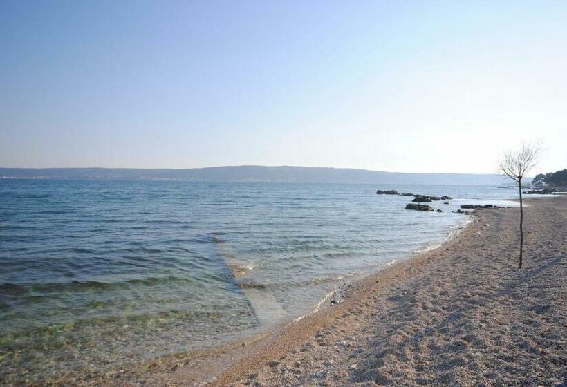 Spacious Apartment Antea