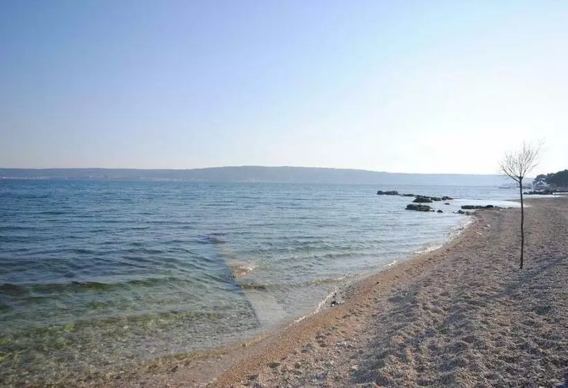 Spacious Apartment Antea