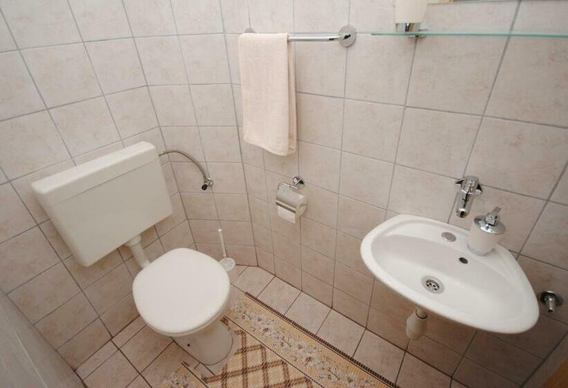 Spacious Apartment Antea